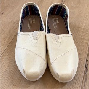 Brand new toms, never worn